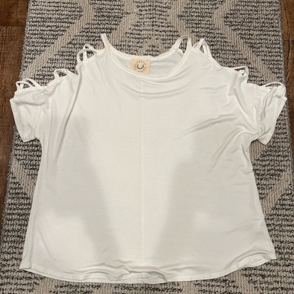 Fantastic‎ Fawn boho western rodeo cut out shoulder sleeves top